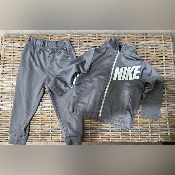 Nike Gray Tracksuit Set, toddler size 18 months, EUC, athletic, sports, zip up - Picture 1 of 8